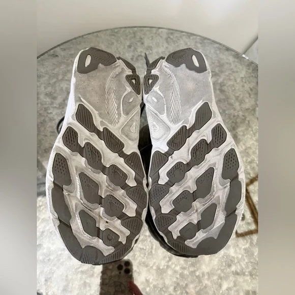 HOKA Clifton 9 Gray Running Shoes Men’s Size 9.5 US - Picture 7 of 7